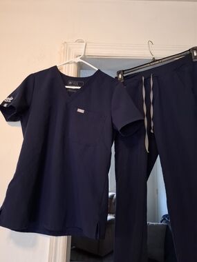 Figs Navy V-Neck Scrub Top & Drawstring Pants